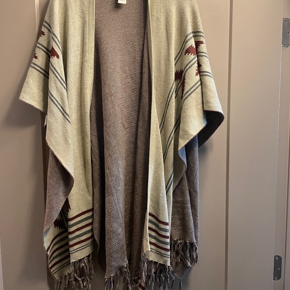Roots Canada Maple Leaf Wrap